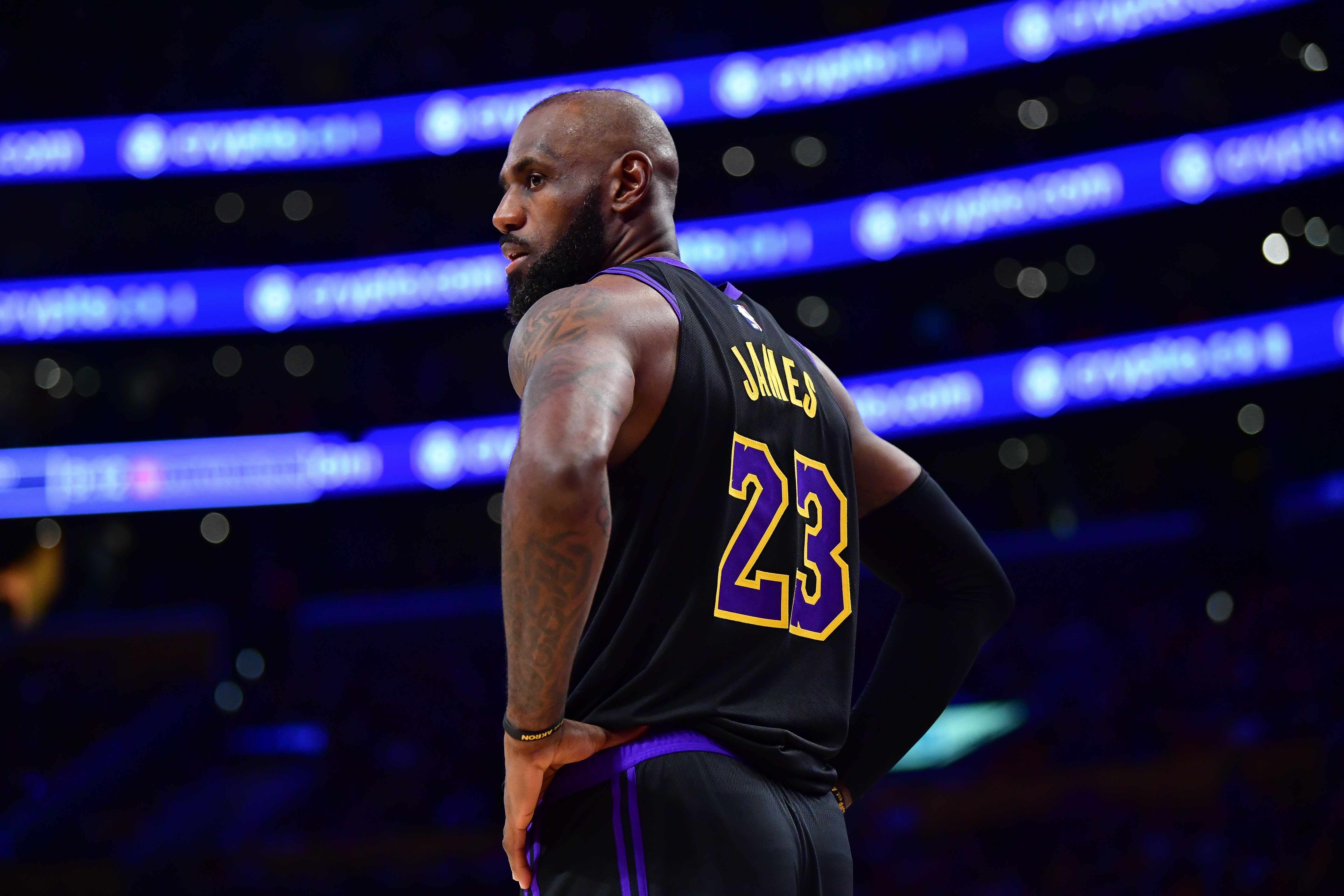 ESPN名记曝詹姆斯降薪前提:湖人需阐明资金用途,球队未回应