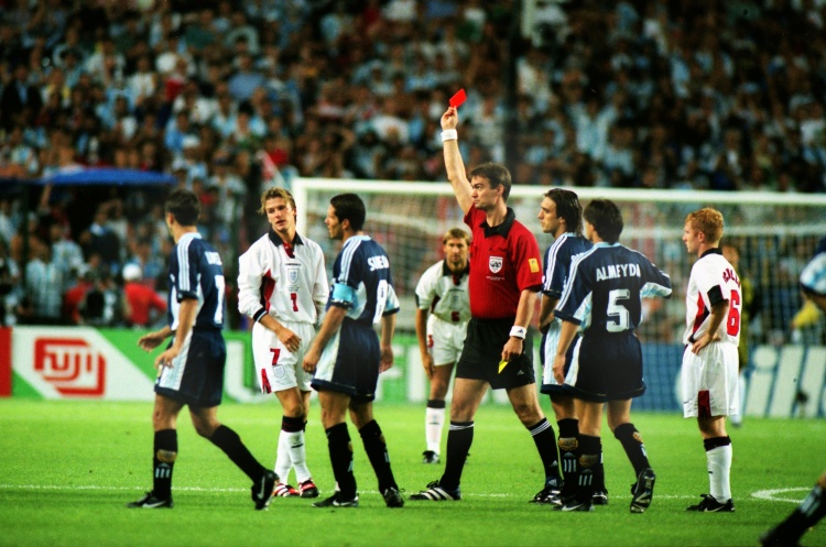 英阿大战现场：瑟洛特思考人生，哈兰德急成老詹，制胜公式显灵