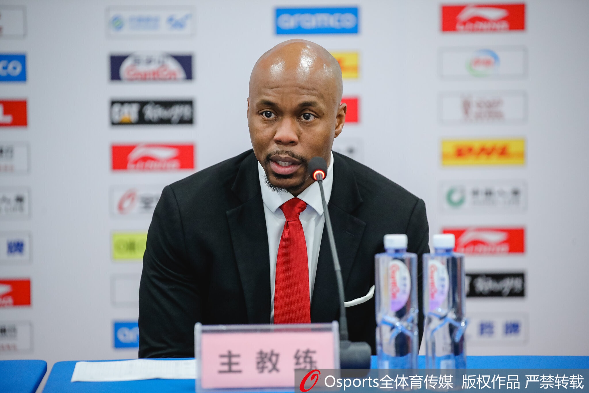 米切尔告别广州龙狮 优先选择重返NBA执教