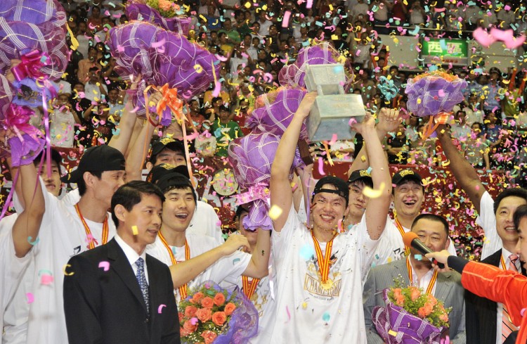 朱芳雨正式卸任广东宏远总经理，18年球员生涯8冠4FMVP