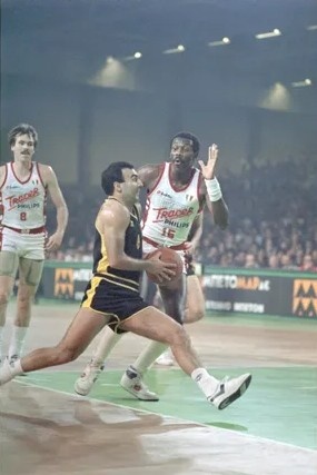 HoopsHype评80大国际球员 奥拉朱旺居首姚明第18 HoopsHype评80大国际球员 奥拉朱旺居首姚明第18