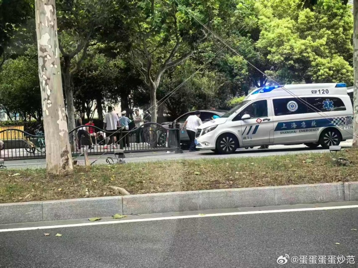 海港官方:吾米提江赛前意外遭遇车祸,具体伤情待进一步诊断 海港官方:吾米提江赛前意外遭遇车祸,具体伤情待进一步诊断