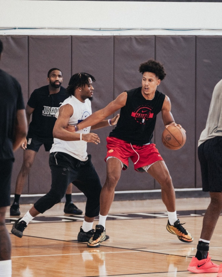 实战演练!詹姆斯德罗赞等参加训练赛 老詹:今天是很棒的球局! 实战演练!詹姆斯德罗赞等参加训练赛 老詹:今天是很棒的球局!