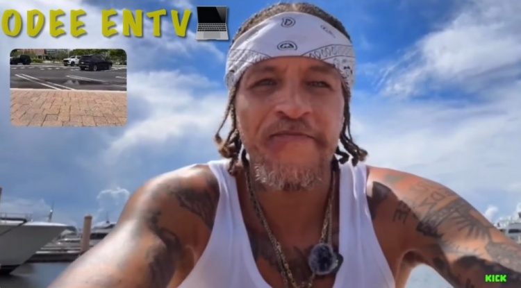 韦斯特:詹姆斯不会因为你手感不好就不传 他的思维能力远超常人 韦斯特:詹姆斯不会因为你手感不好就不传 他的思维能力远超常人